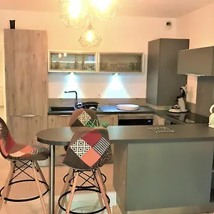 Centre Les Pins 1 Bedroom With Ac, Swimming Pool And Parking Apartment